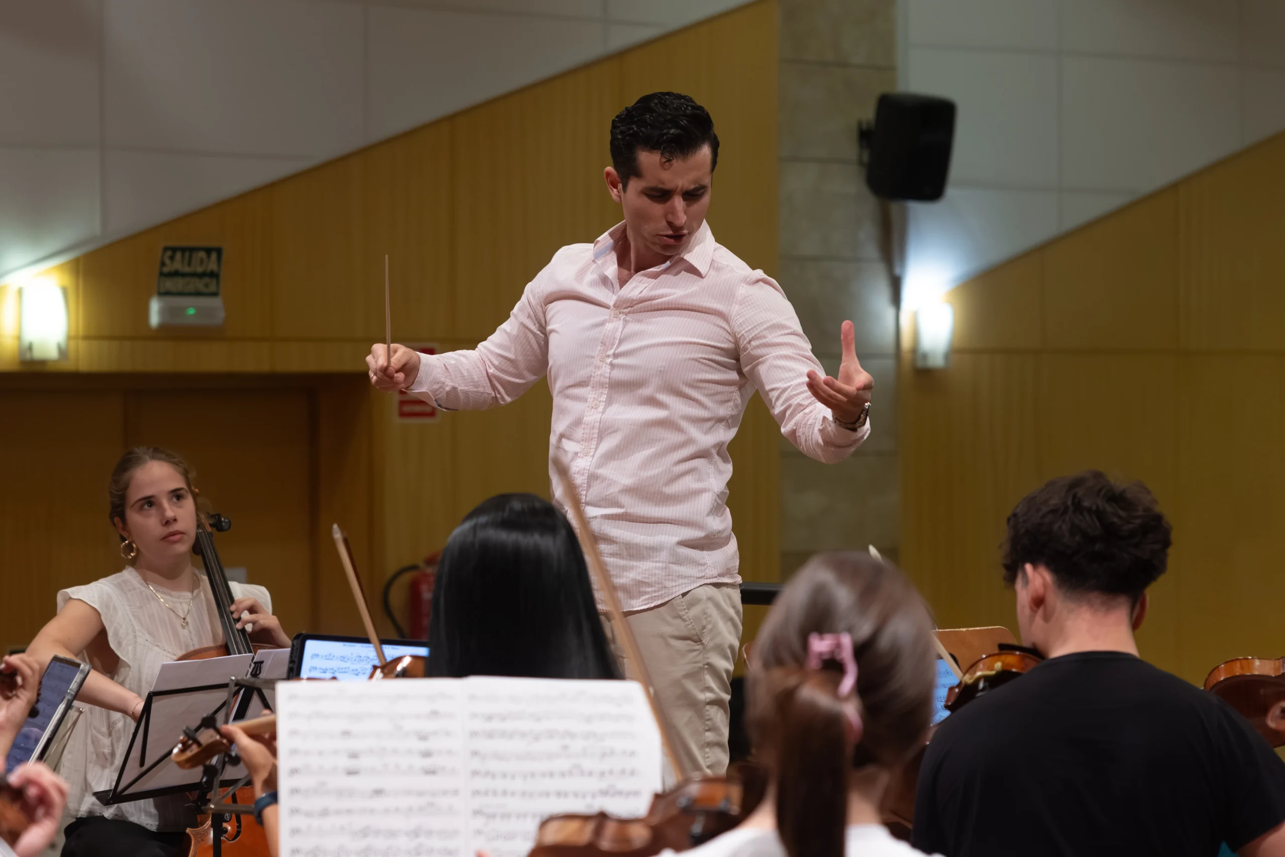 Ánxelo Maia durante un ensayo orquestal