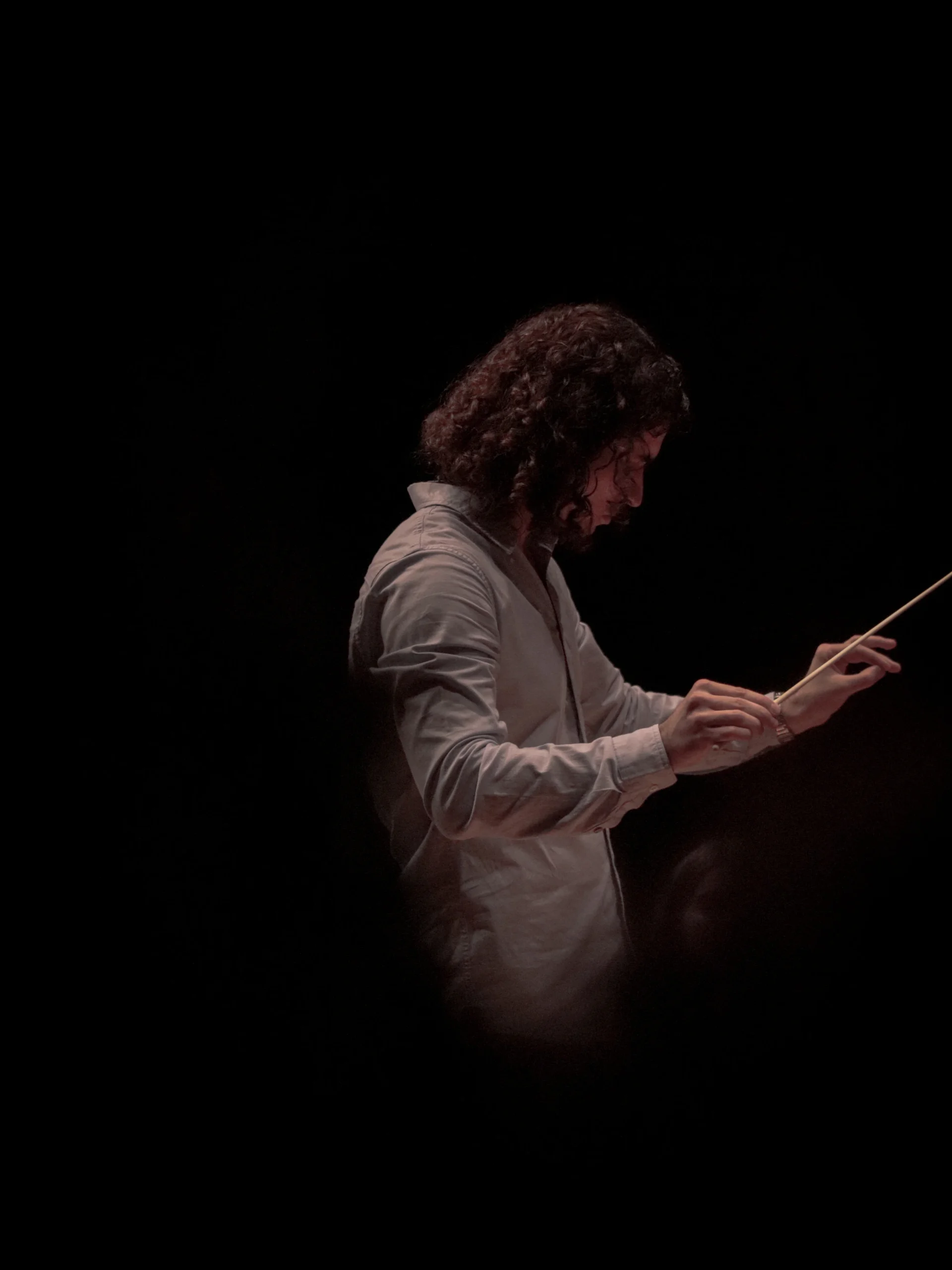 Ánxelo Maia durante un ensayo musical